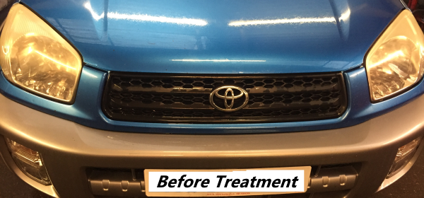 Toyota before photo with cloudy headlights